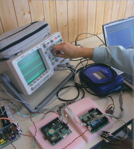 電子回路の計測・検証作業